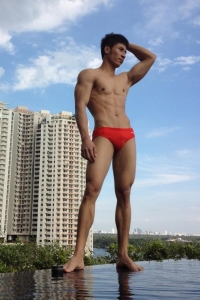 kla-muscular-asian-male-masage-therapist-bangkok-03